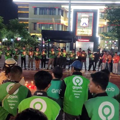 Polisi dan Driver Ojol Sidoarjo Gelar Solidaritas untuk Affan Kurniawan