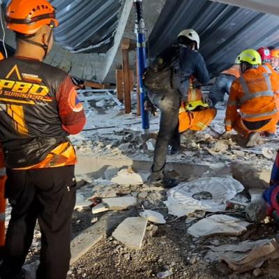 Basarnas Evakuasi 7 Korban Reruntuhan Ponpes Al Khoziny Sidoarjo