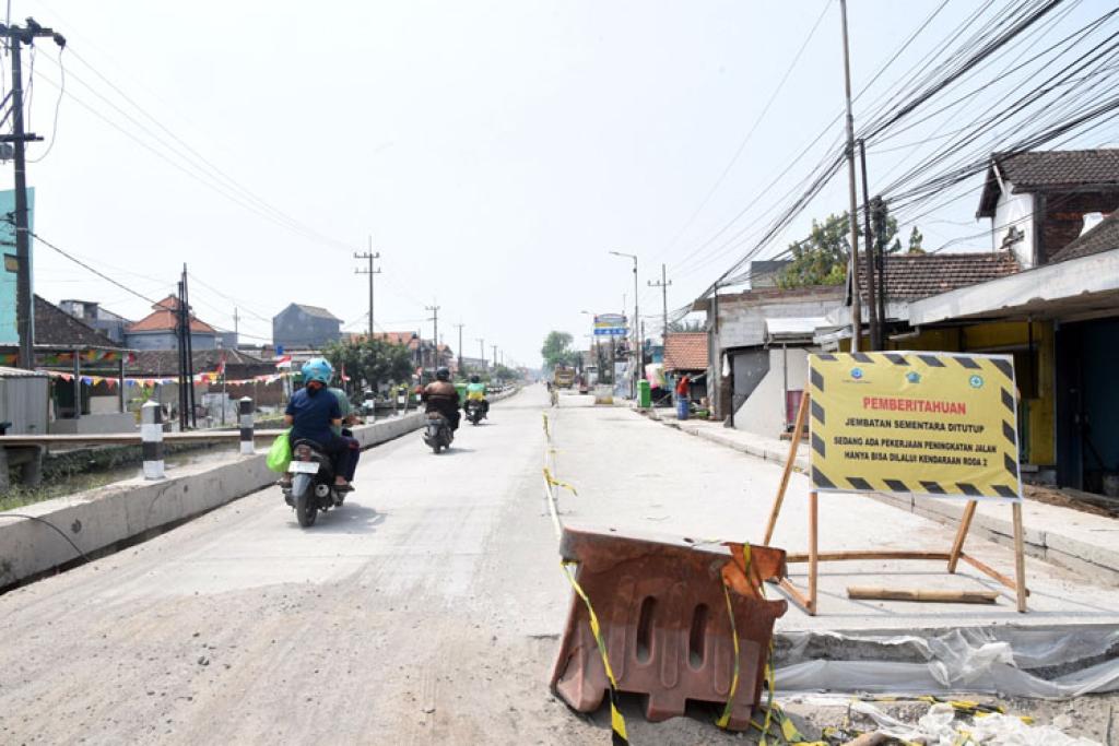 Progres Betonisasi Jalan Gedangan-Betro Hampir Selesai 100 Persen