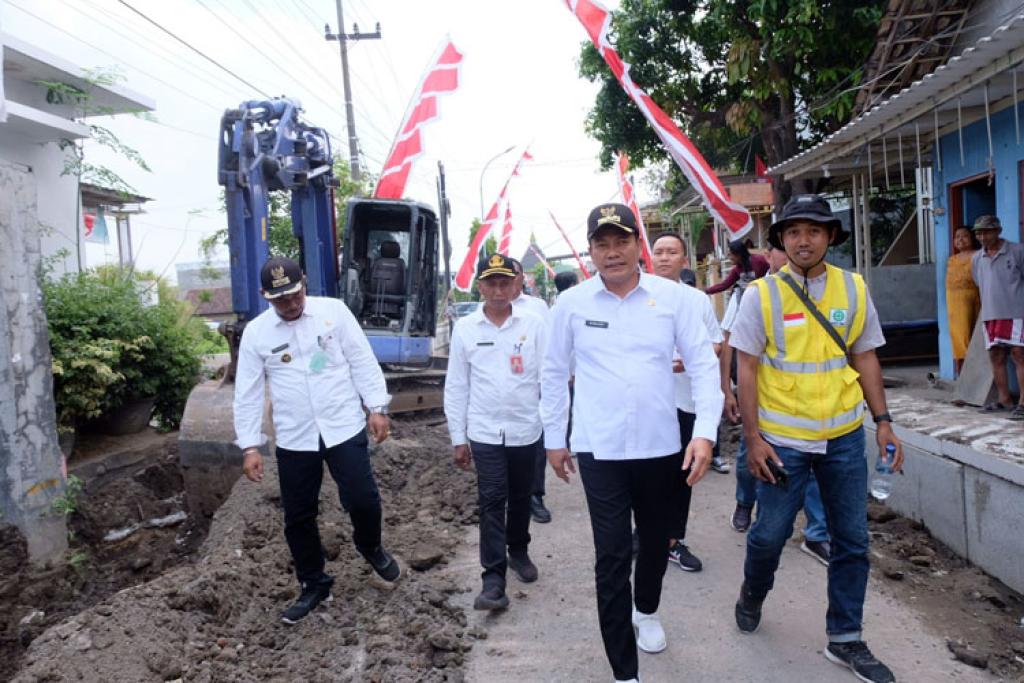Bupati Subandi Sidak Betonisasi Bringinbendo, Target Rampung Desember 2025