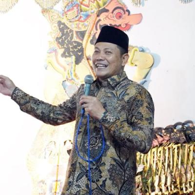 Meski Hujan, Warga Kloposepuluh Antusias Ikuti Sedekah Bumi Bersama Bupati