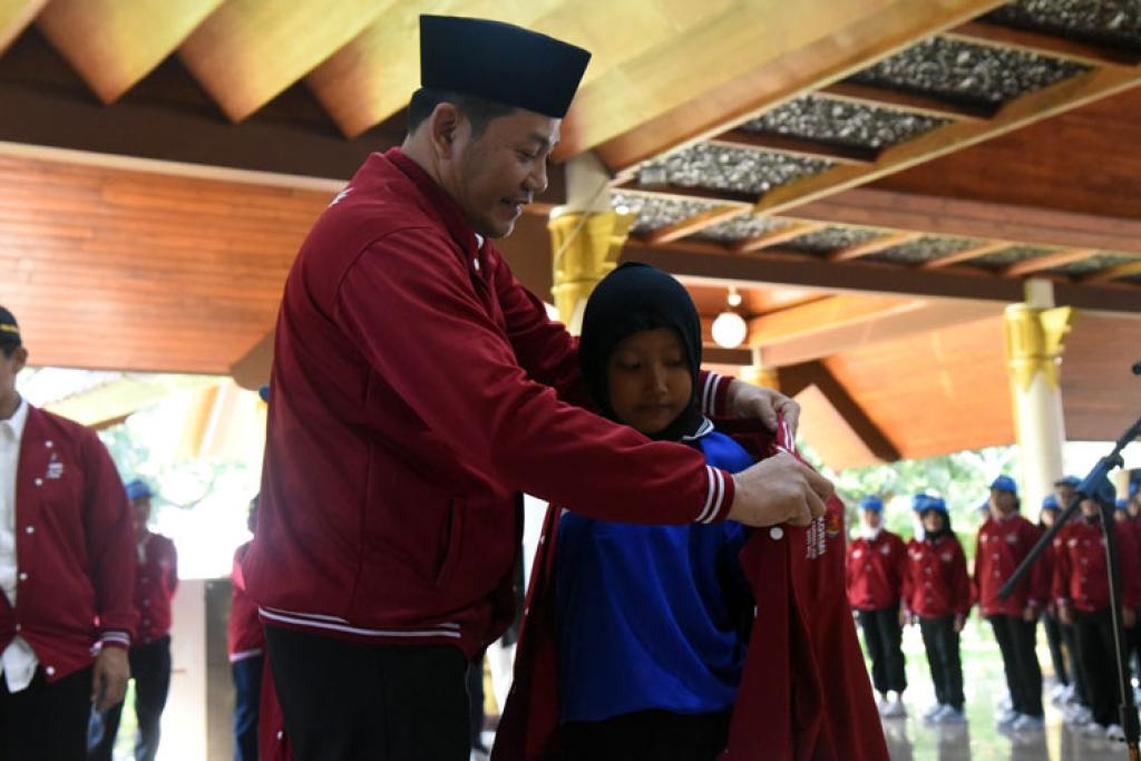 Bupati Subandi Berangkatkan Kontingen Kormi Sidoarjo ke Fornas VIII di NTB