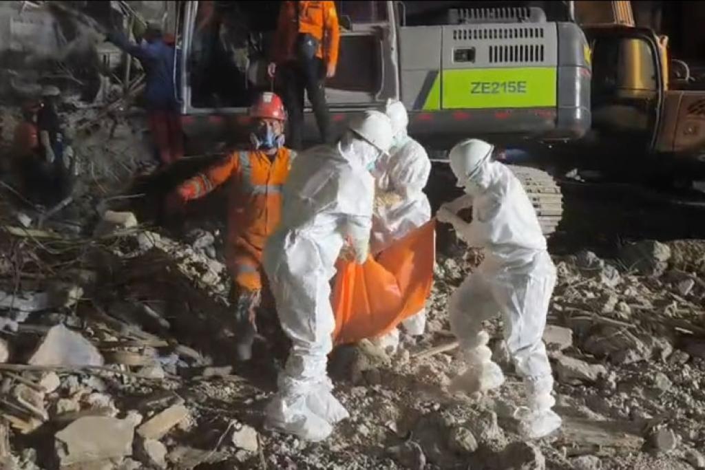 Total 52 Jenazah Santri Ponpes Al Khoziny Berhasil Dievakuasi Hingga Minggu Malam