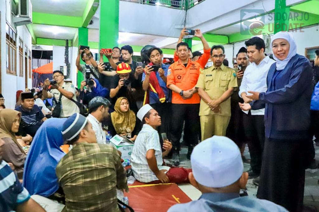 Musala Ponpes Al Khoziny Sidoarjo Ambruk, Khofifah Tinjau Evakuasi dan Penanganan Korban