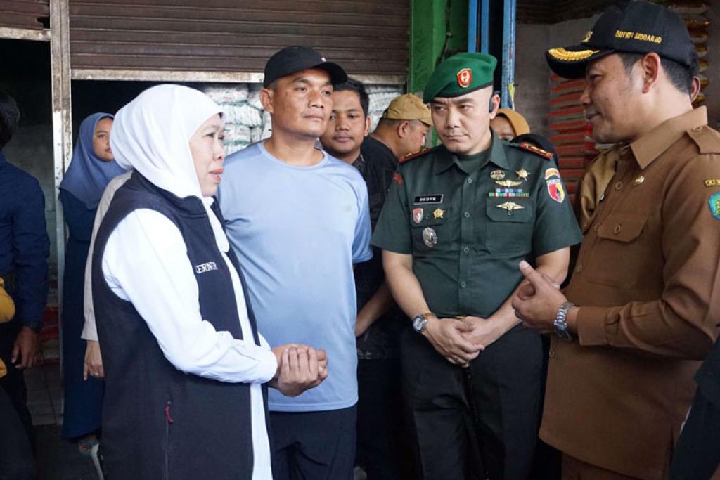 Khofifah Tinjau Distribusi Beras SPHP di Pasar Larangan Sidoarjo