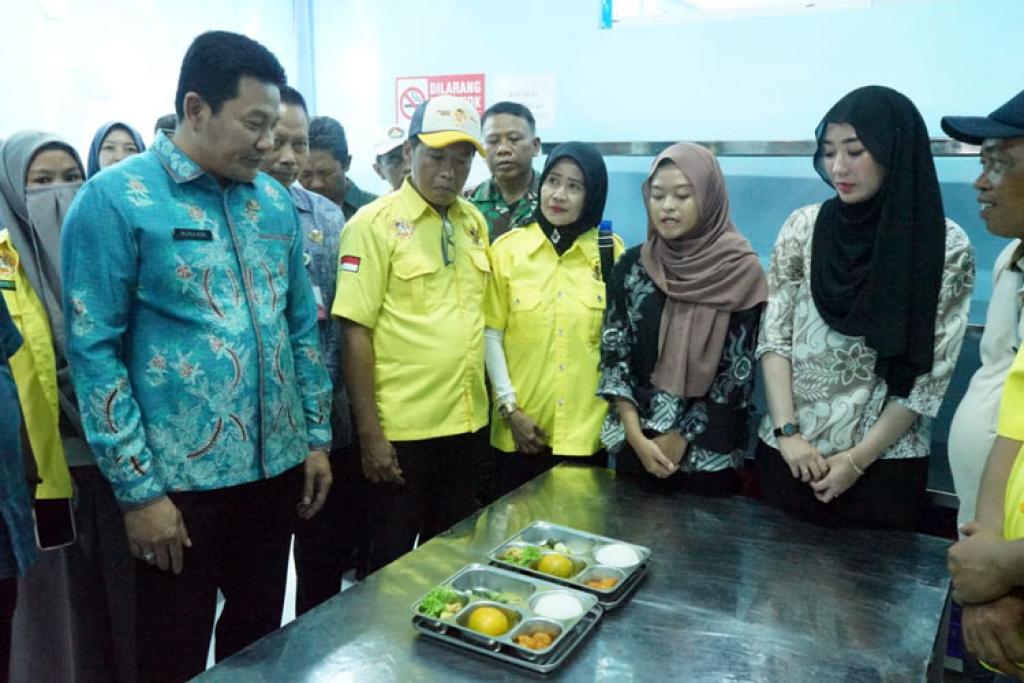 Bupati Sidoarjo Sidak Program Makan Bergizi, Tekankan Gizi dan Ekonomi Lokal
