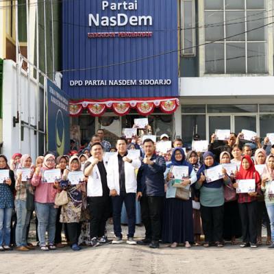 DPD NasDem Sidoarjo Salurkan Ribuan Beasiswa PIP untuk Tekan Putus Sekolah