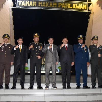 HUT ke-80 RI, Bupati Subandi Hadiri Apel Kehormatan di TMP Kusuma Bangsa