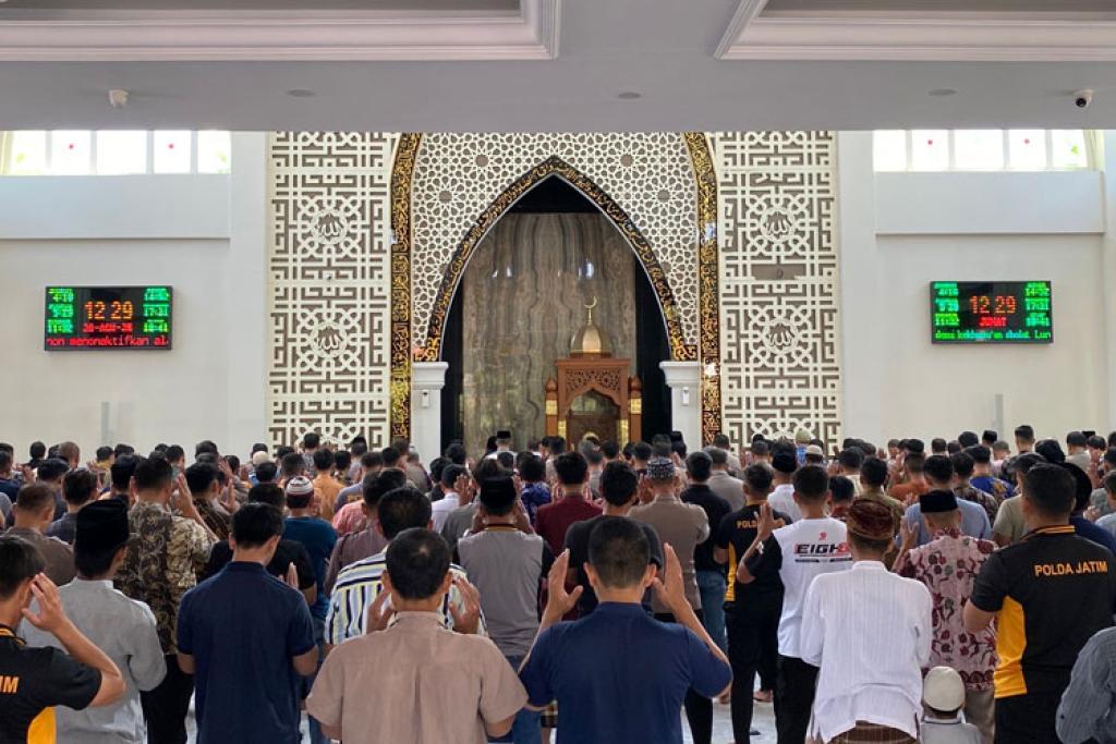 Masjid Al Ikhlas Polresta Sidoarjo Gelar Shalat Ghaib untuk Driver Ojol