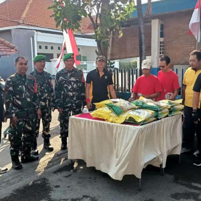 TNI-Polri Buduran Bersinergi Salurkan Beras Murah ke Warga Sawohan